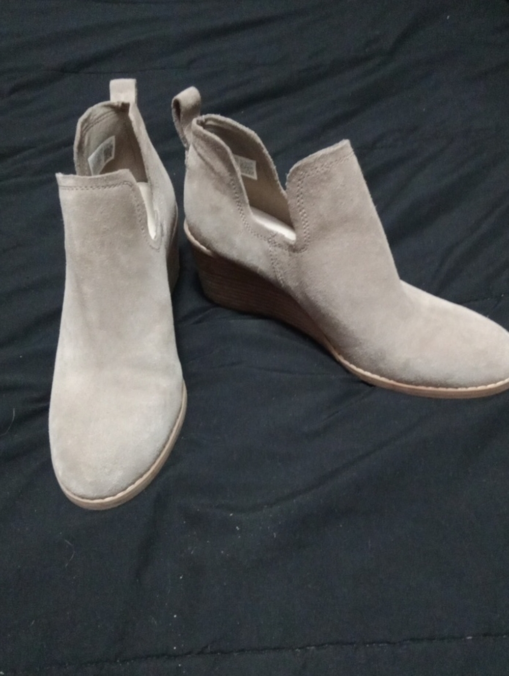 Toms Size 8 Kallie Suede Wedge Booties In Taupe/Tan